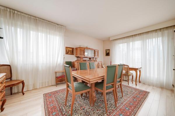 Quartier cure d'air : Maison de 195m2, 4 chambres avec garage et sous-sol