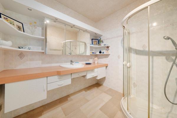 Quartier cure d'air : Maison de 195m2, 4 chambres avec garage et sous-sol