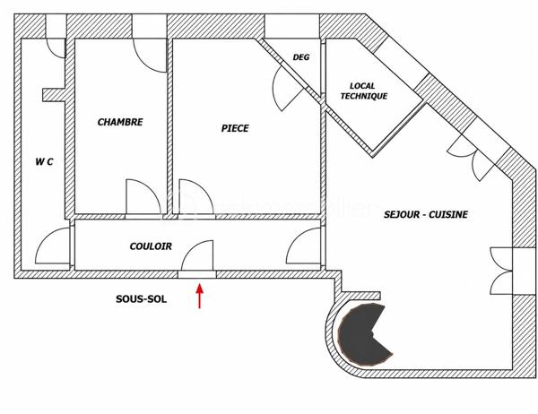 NICE CENTRE – QUARTIER DES MUSICIENS – LOCAL PROFESSIONNEL DE 208 M²

Au cœur du très recherché quartier des Musiciens, au 35 rue Rossini, à seulement 50 mètres du parking Mozart, découvrez cet ensemble professionnel spacieux et modulable développant environ 208 m² de surface totale.

Il se compose d’un local principal de 164,45 m² Loi Carrez, complété par un espace annexe d’environ 44 m², situé en demi-sous-sol et accessible exclusivement depuis les locaux principaux.

Actuellement aménagé en cabinet dentaire et centre de radiologie dentaire, le bien offre une organisation particulièrement fonctionnelle comprenant un espace d’accueil, une salle d’attente, plusieurs bureaux et salles de consultation, une cuisine, des locaux techniques ainsi que de nombreux espaces de rangement.

Sa triple exposition Nord, Est et Ouest et ses nombreuses ouvertures lui confèrent une agréable luminosité. Plusieurs pièces donnent sur une vaste cour intérieure arborée, garantissant un environnement calme et préservé en plein centre-ville.

L’espace annexe, entièrement à rénover, représente un véritable potentiel complémentaire. Il pourra notamment accueillir des locaux sociaux, une salle de repos, une salle de réunion, des archives ou un espace de stockage.

Des travaux de modernisation permettront d’adapter l’ensemble à de nombreuses activités : professions médicales ou paramédicales, cabinet d’avocats, experts-comptables, société de conseil, centre de formation ou siège d’entreprise.

Une opportunité rare d’acquérir un ensemble professionnel de belle superficie, calme et modulable, au cœur de Nice et à proximité immédiate de toutes les commodités.