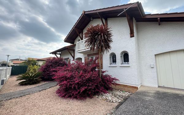 Maison à vendre    5 pièces • 160 m2 Mérignac