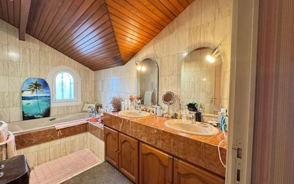 Maison à vendre    5 pièces • 160 m2 Mérignac