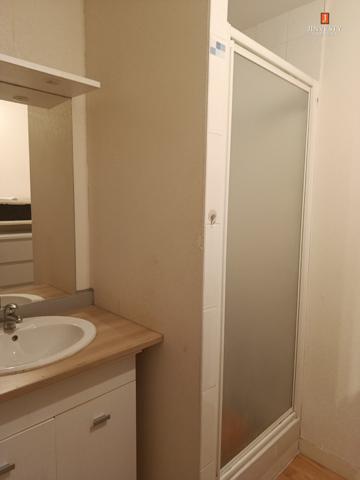 APPARTEMENT AVEC BALCON ET GARAGE - HENNEBONT COEUR DE VILLE
