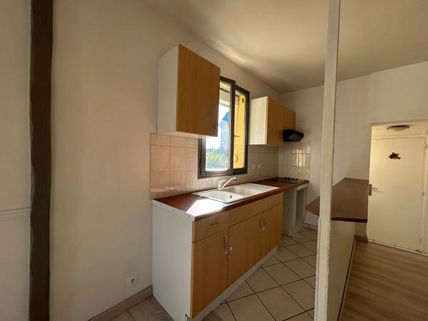 PLACE SAINTE-CECILE - MAISON DE VILLE T3