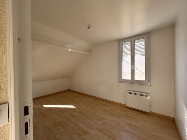 PLACE SAINTE-CECILE - MAISON DE VILLE T3