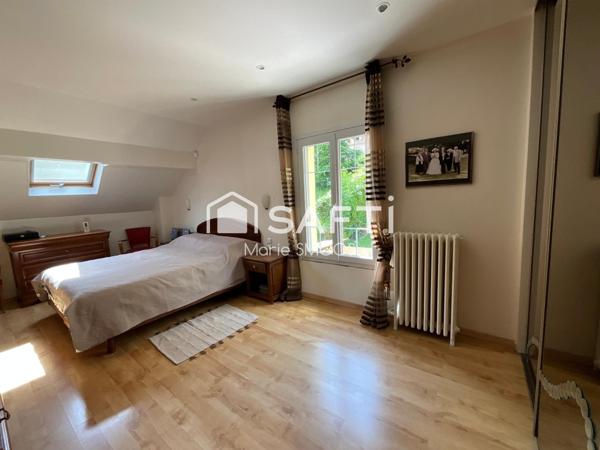 Grande maison familiale, lumineuse, proche des commodités, carte scolaire de Saint Germain en Laye