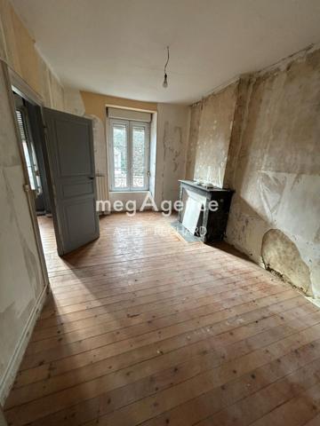 Immeuble à BALLON-SAINT MARS, 72290 - 185m²