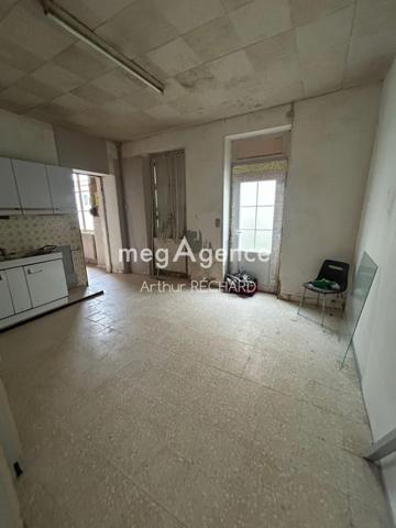 Immeuble à BALLON-SAINT MARS, 72290 - 185m²