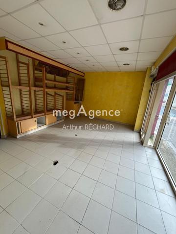 Immeuble à BALLON-SAINT MARS, 72290 - 185m²