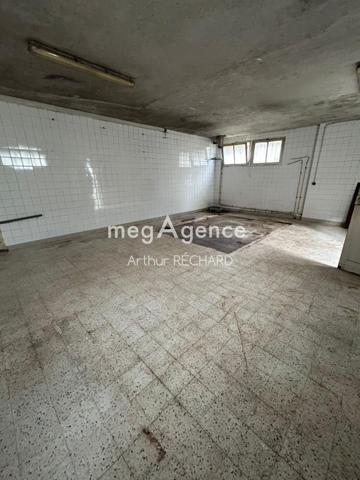 Immeuble à BALLON-SAINT MARS, 72290 - 185m²