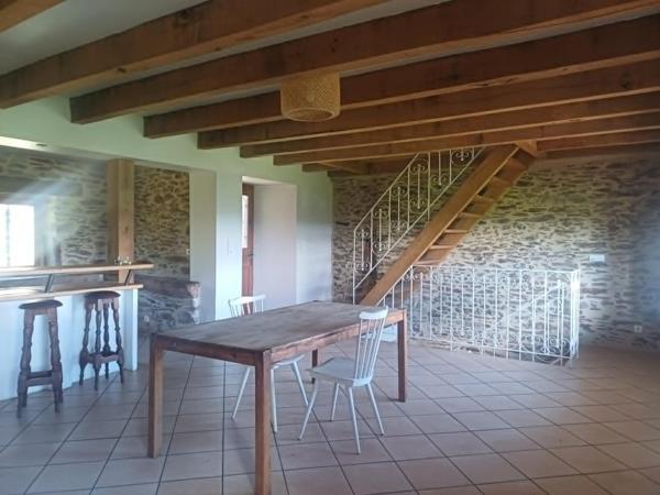 Idéalement situé, rare et au calme à 20km de Rodez et 15 minutes de l'aéroport .