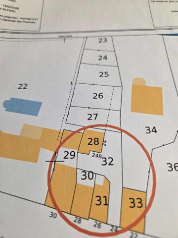 Un petit coin de paradis, la maison en ville, la rivière en fond du jardin ,