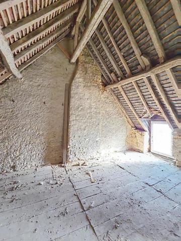 Un petit coin de paradis, la maison en ville, la rivière en fond du jardin ,