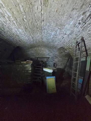 Un petit coin de paradis, la maison en ville, la rivière en fond du jardin ,