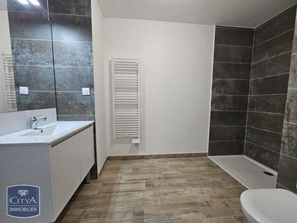 Appartement à louer 2 pièces 42m² Nîmes (30000)