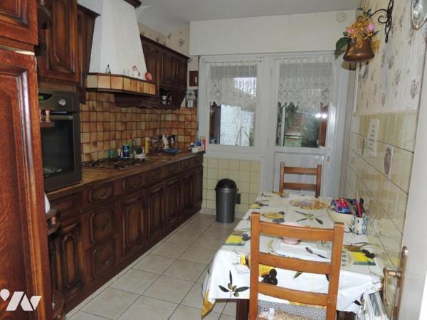 A VENDRE : PAVILLON INDIVIDUEL EN RETRAIT DE 1950 AVEC BATIMENT ANNEXE A RENOVER SUR 629M²