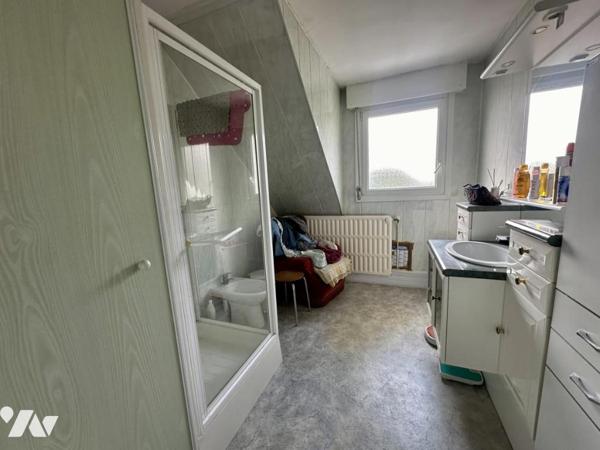 A VENDRE : PAVILLON INDIVIDUEL EN RETRAIT DE 1950 AVEC BATIMENT ANNEXE A RENOVER SUR 629M²