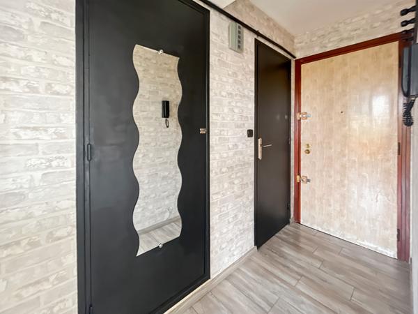 Studio en étage avec parking et cave