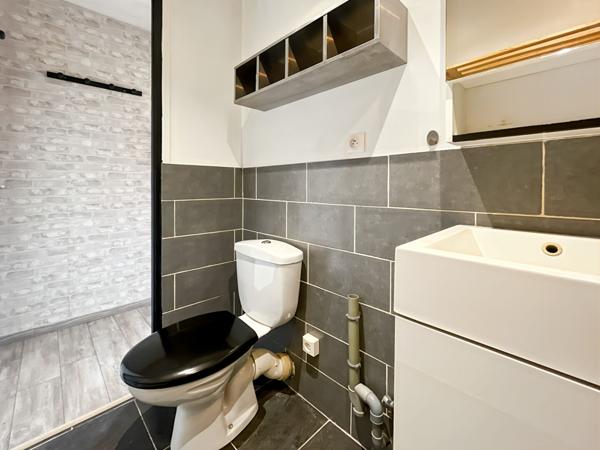 Studio en étage avec parking et cave