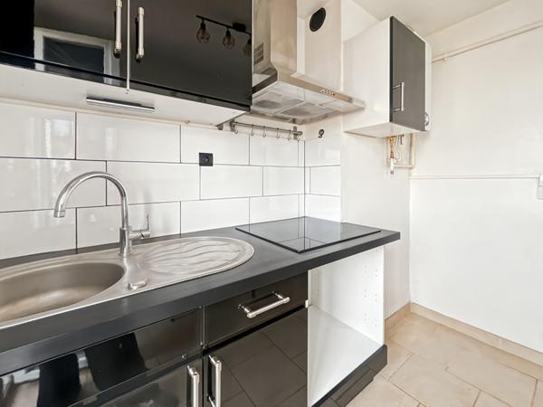 Studio en étage avec parking et cave