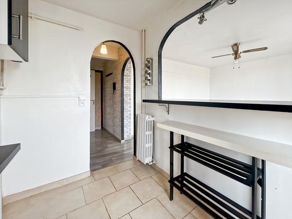 Studio en étage avec parking et cave