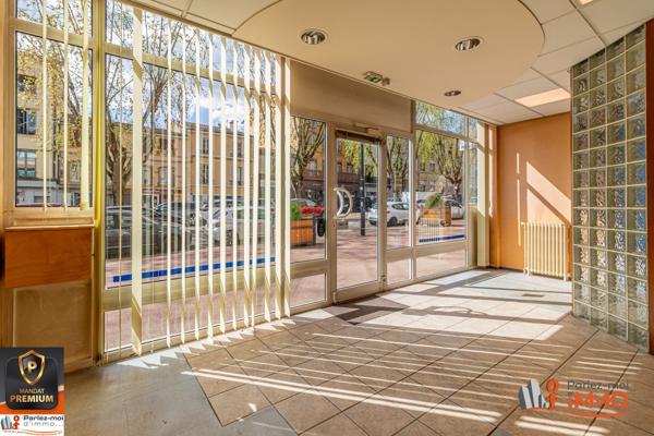 EMPLACEMENT PREMIUM - Local Commercial à Vendre, 95 m² - Tarare 69170