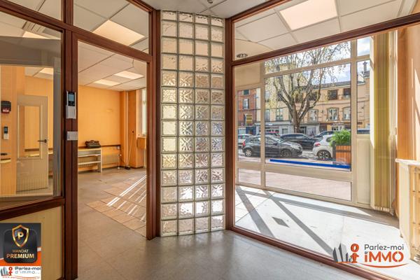 EMPLACEMENT PREMIUM - Local Commercial à Vendre, 95 m² - Tarare 69170