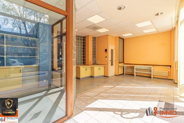 EMPLACEMENT PREMIUM - Local Commercial à Vendre, 95 m² - Tarare 69170