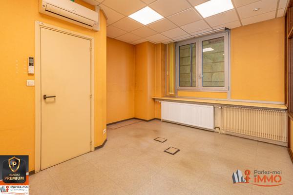 EMPLACEMENT PREMIUM - Local Commercial à Vendre, 95 m² - Tarare 69170