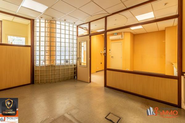 EMPLACEMENT PREMIUM - Local Commercial à Vendre, 95 m² - Tarare 69170