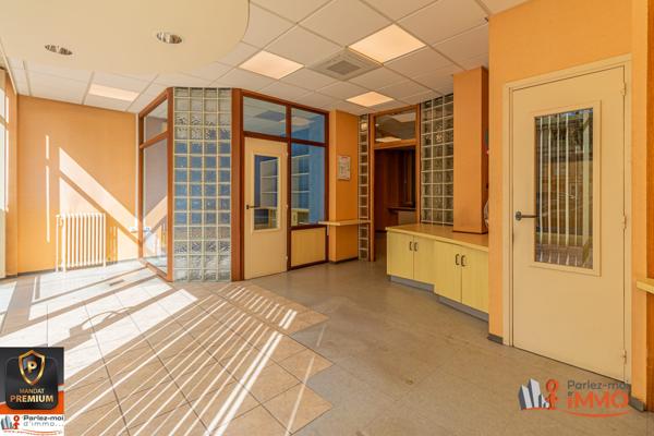 EMPLACEMENT PREMIUM - Local Commercial à Vendre, 95 m² - Tarare 69170