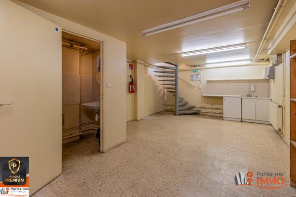 EMPLACEMENT PREMIUM - Local Commercial à Vendre, 95 m² - Tarare 69170