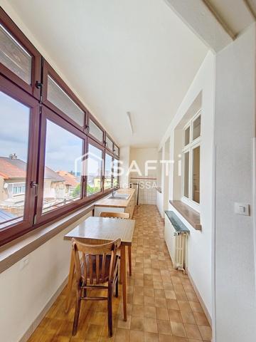 Immeuble "Café avec LICENCE IV et 5 appartements "