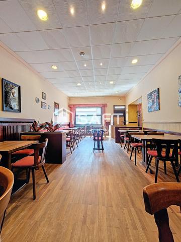 Immeuble "Café avec LICENCE IV et 5 appartements "