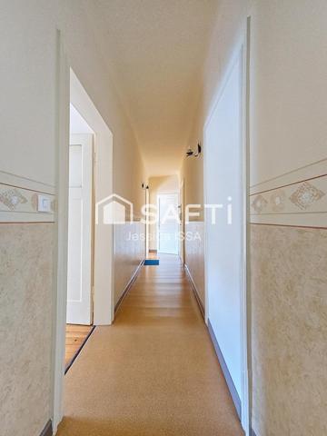 Immeuble "Café avec LICENCE IV et 5 appartements "