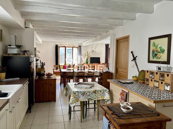 CAPENDU - Maison en pierre 185 m², 5 chambres, garage sur terrain de 261 m²