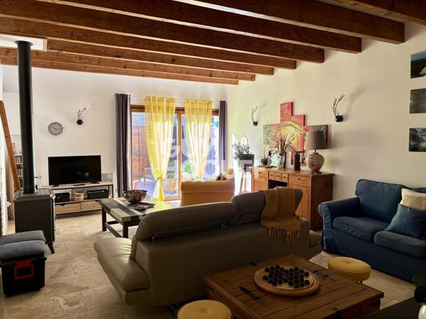 CAPENDU - Maison en pierre 185 m², 5 chambres, garage sur terrain de 261 m²