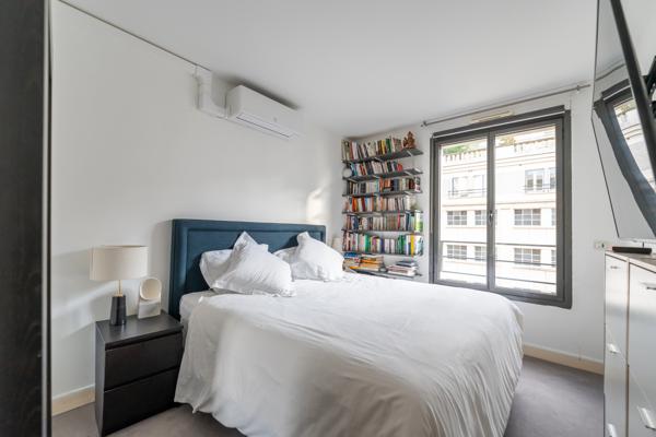 Appartement
         2 pièces
        - 60 m² 595 000 € *