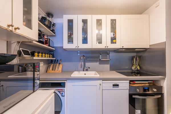 Appartement
         2 pièces
        - 60 m² 595 000 € *