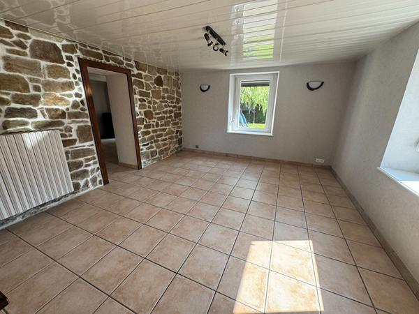 MAISON ATYPIQUE CAMPAGNE  6 PIECES 125 m2 TERRAIN 3174 M²  PROCHE LURE