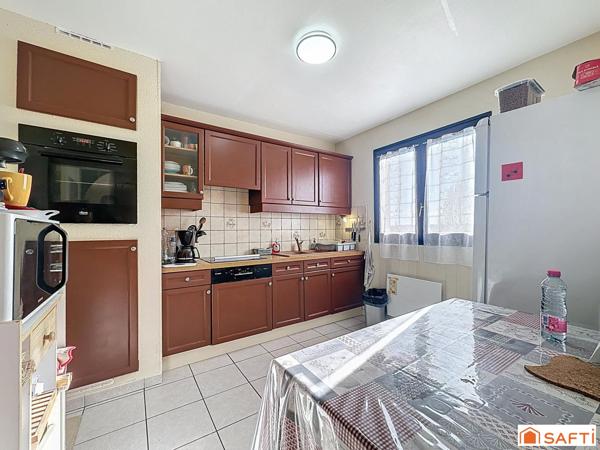 idéalement située proche commodités et gare