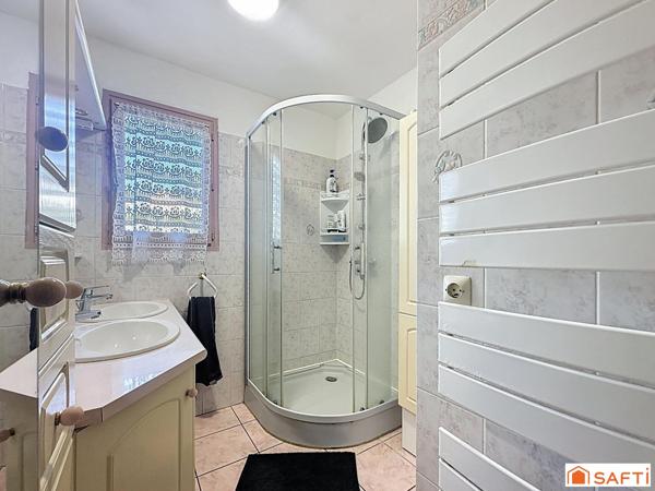 idéalement située proche commodités et gare