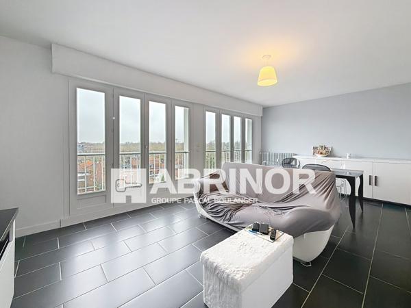 ROUBAIX Usine - Appartement de type 2 de 52.13 m² hab. - Dernier étage. ROUBAIX