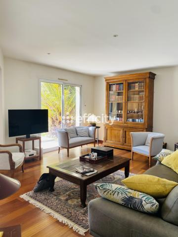 Maison
         7 pièces
        - 184 m² Bien prestige