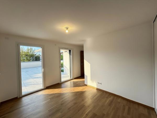 À vendre – Appartement T4 en attique de 100,20 m² avec vaste terrasse de 125,90 m² à La Roche-sur-Foron (74)