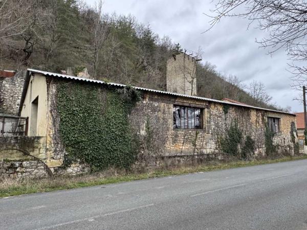 Grange - Saint-cyprien Hangar de plus de 330 m2 idéal pour une activité professionnelle