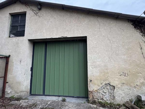 Grange - Saint-cyprien Hangar de plus de 330 m2 idéal pour une activité professionnelle