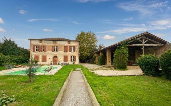 Maison à vendre    8 pièces •  Monbéqui