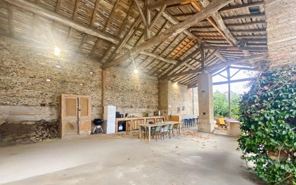 Maison à vendre    8 pièces •  Monbéqui