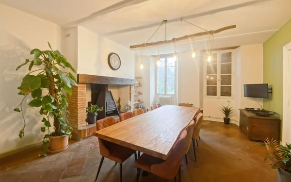 Maison à vendre    8 pièces •  Monbéqui