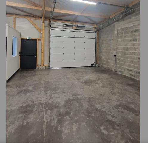 A LOUER - Local d'activité, neuf, 94 m2 - OUEST de NANTES
